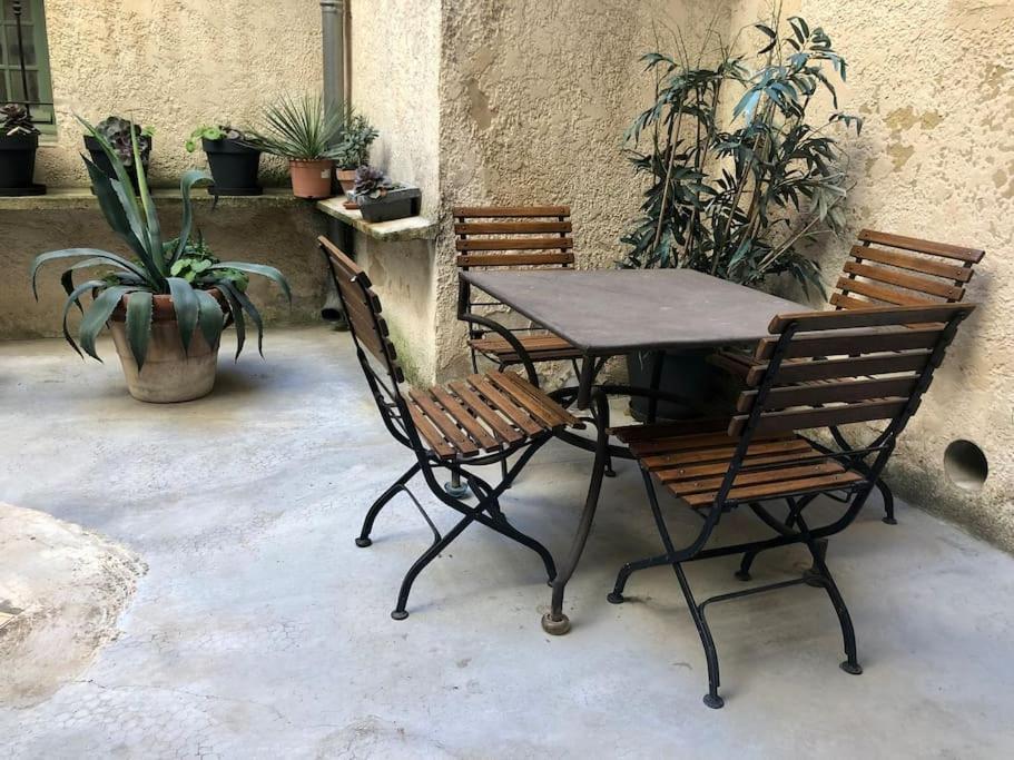 Ulysse, Appartement Spacieux Au Centre Historique D'Uzes En Rez-De-Chaussee Avec Exterieur, Proche Parking Des Marroniers المظهر الخارجي الصورة
